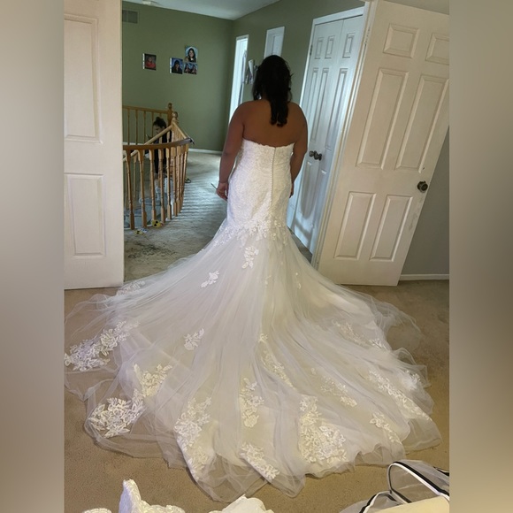 Essence of Australia Wedding Dress - Picture 7 of 12